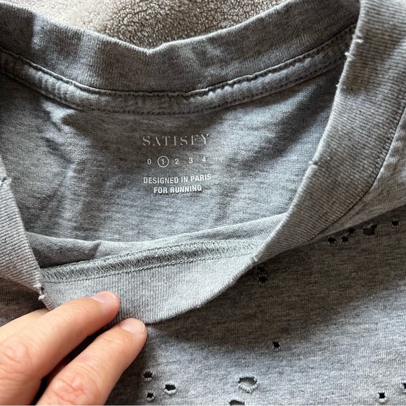 Satisfy Running Mothtech T-shirt - Picture 3 of 5